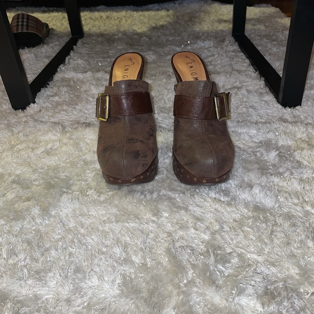 Clog heels